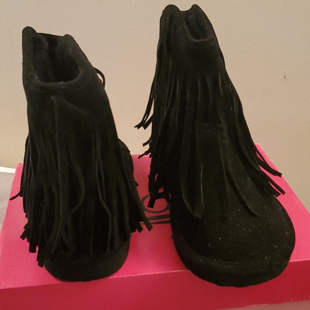 Boots - Picture 4 of 5